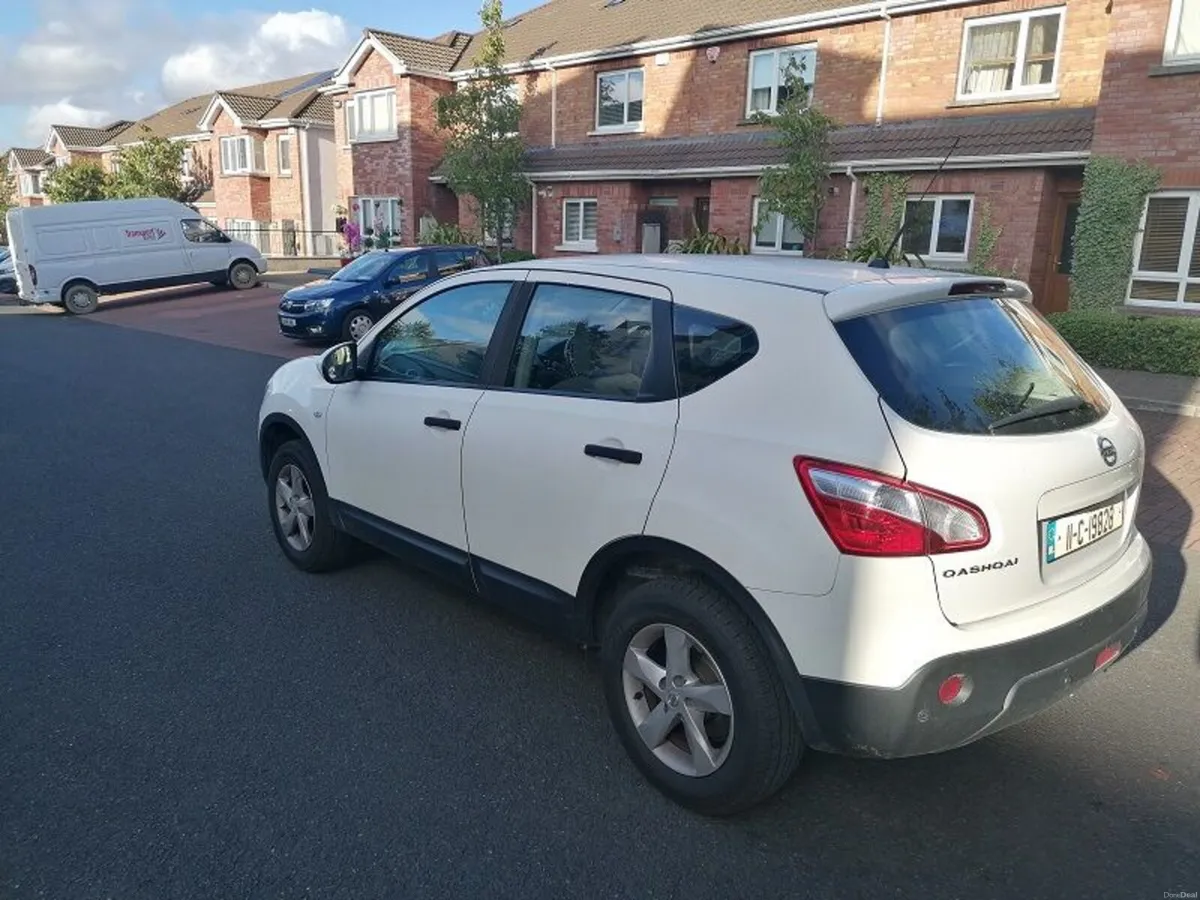 Nissan Qashqai 1.6 petrol, NCT & TAX. €2950 - Image 3
