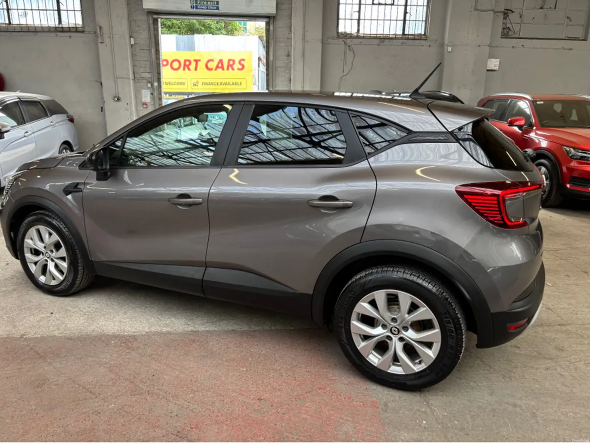 Renault Captur ICONIC EDITION NAEB TCE 90 MAN - Image 6