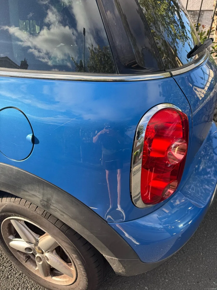 2011 MINI Countryman in blue - Image 3