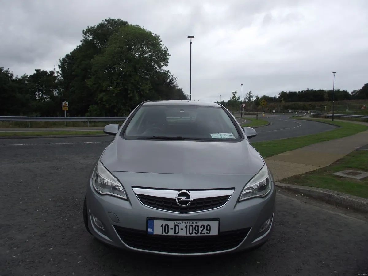 Opel Astra J 2010 - Image 4