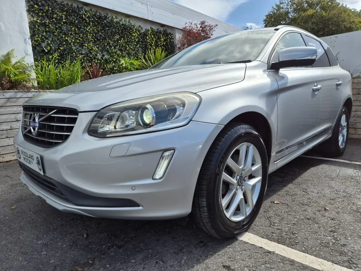 Volvo XC60 2.0 D4 AUTO / CLASSIC WITH PAN ROOF / L - Image 1