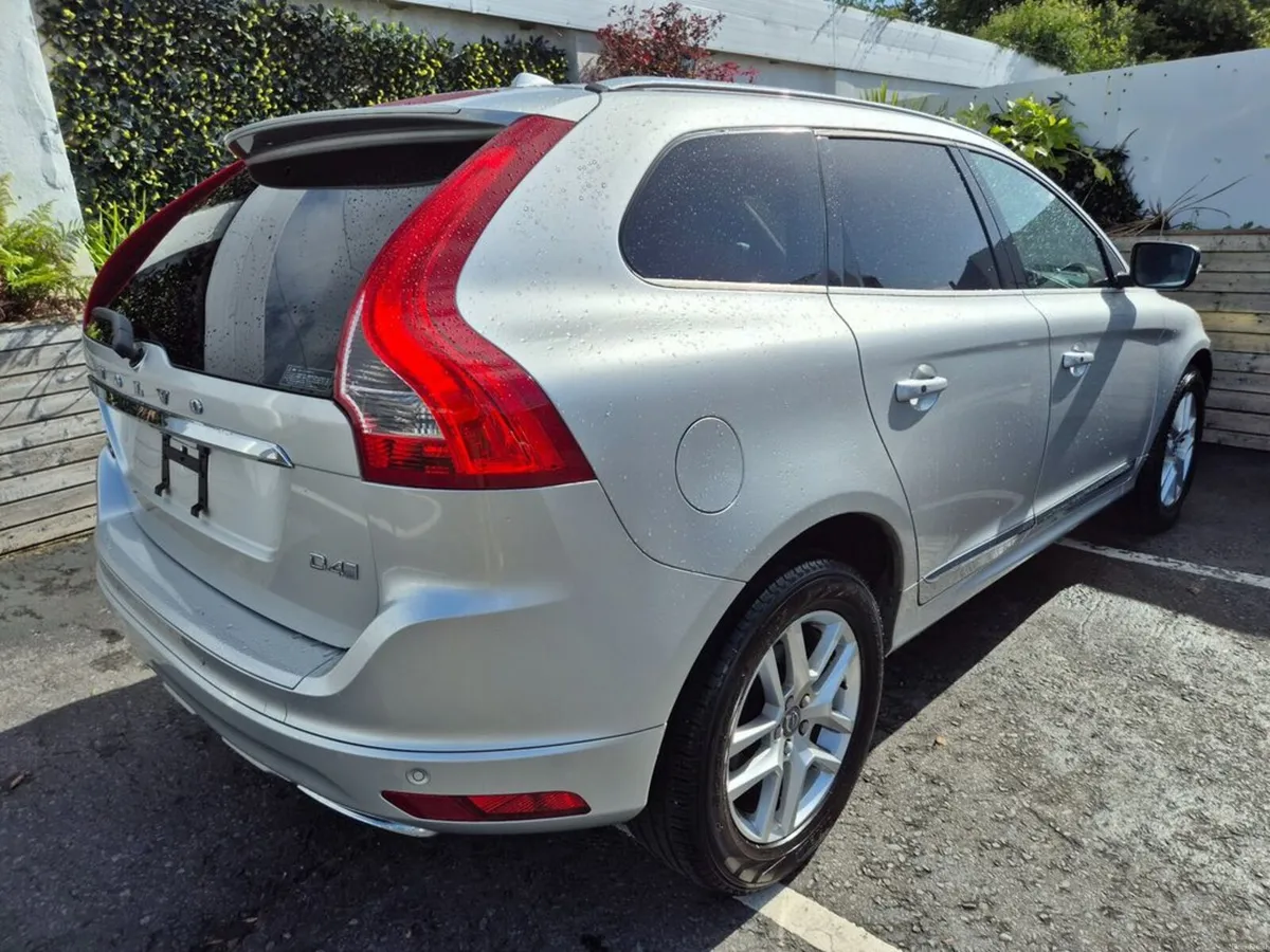 Volvo XC60 2.0 D4 AUTO / CLASSIC WITH PAN ROOF / L - Image 6