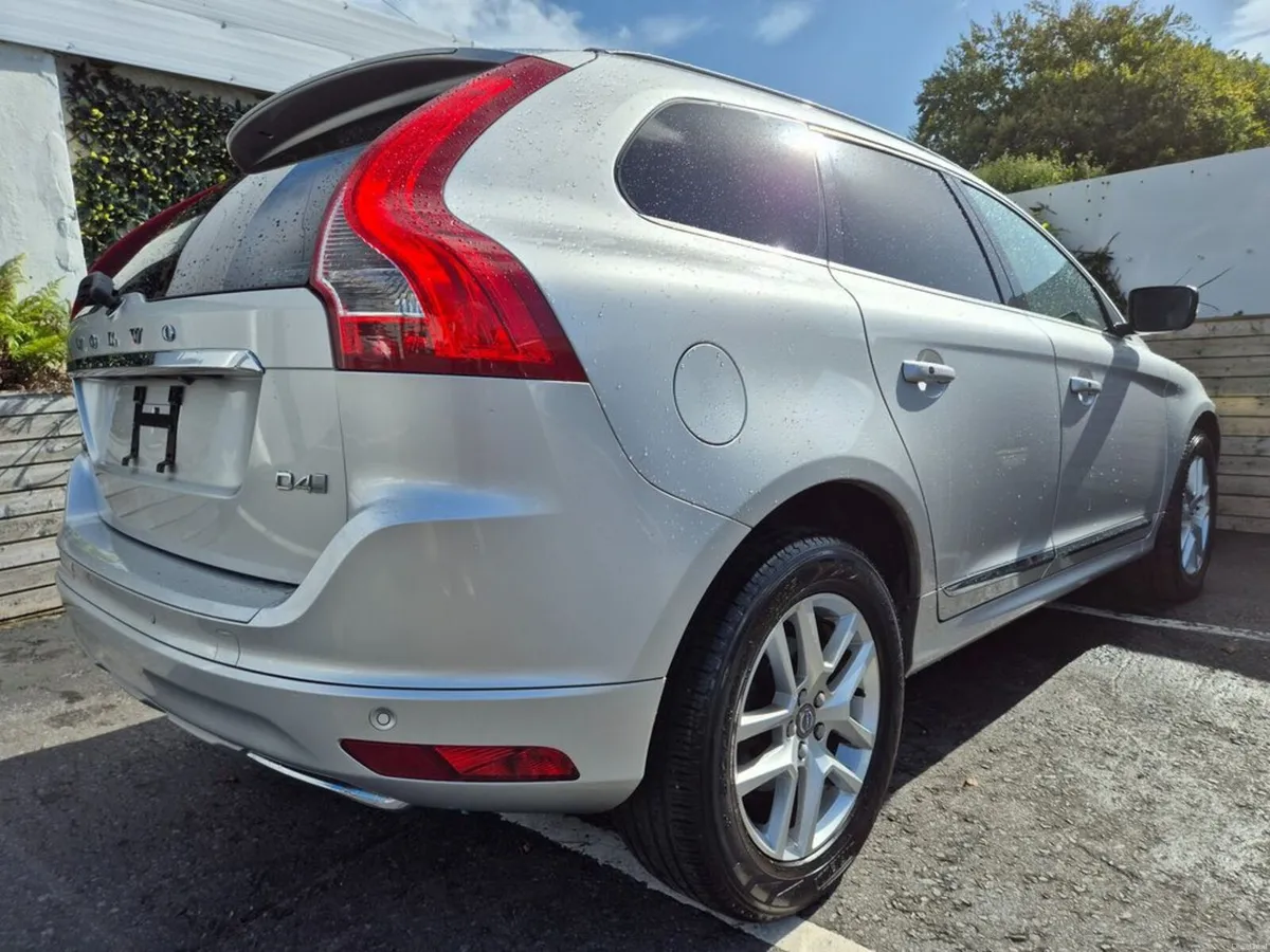 Volvo XC60 2.0 D4 AUTO / CLASSIC WITH PAN ROOF / L - Image 5