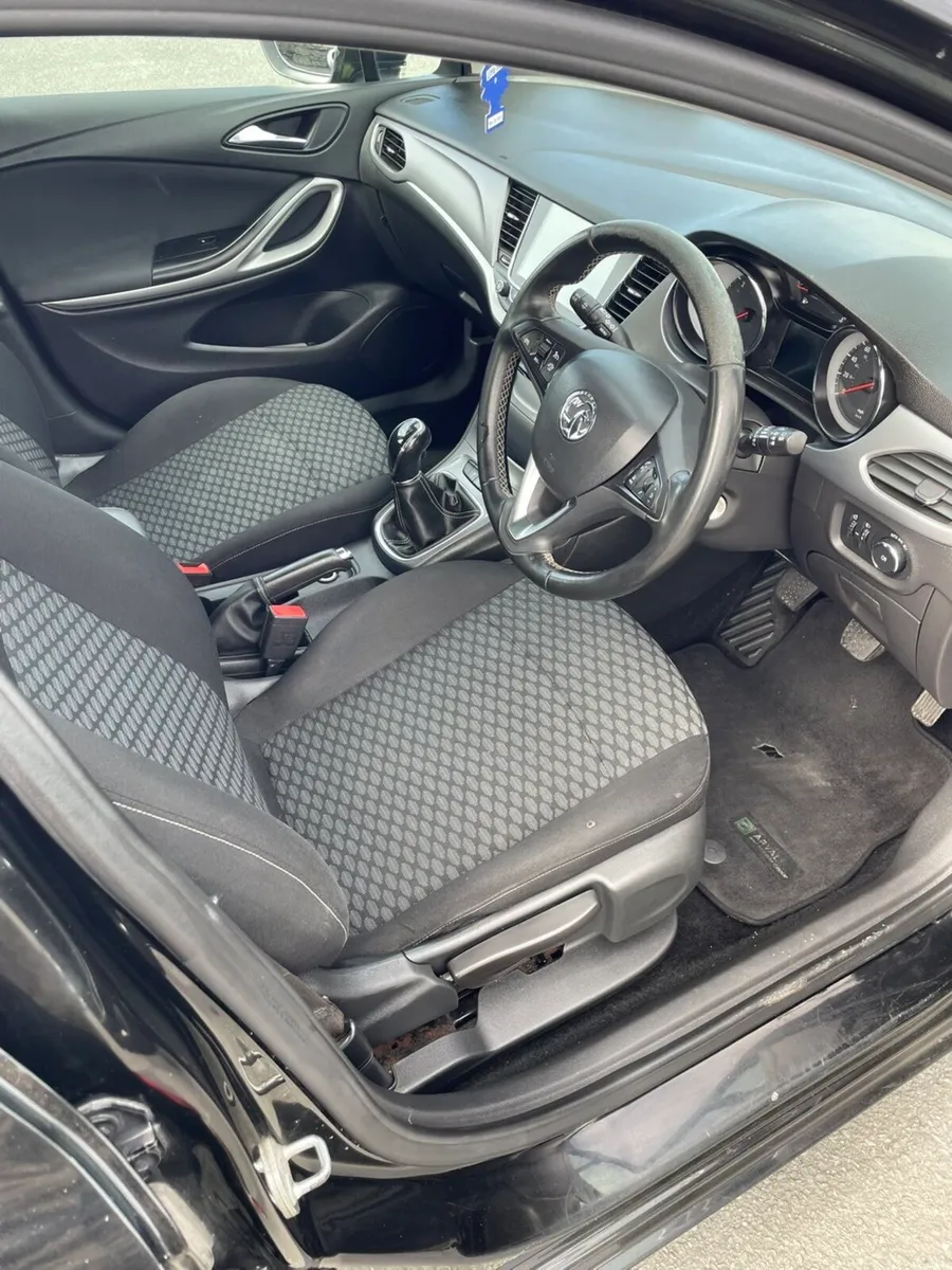 2017 Astra - Image 6