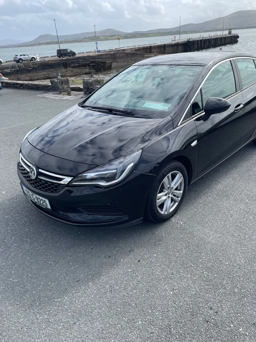 2017 Astra - Image 2