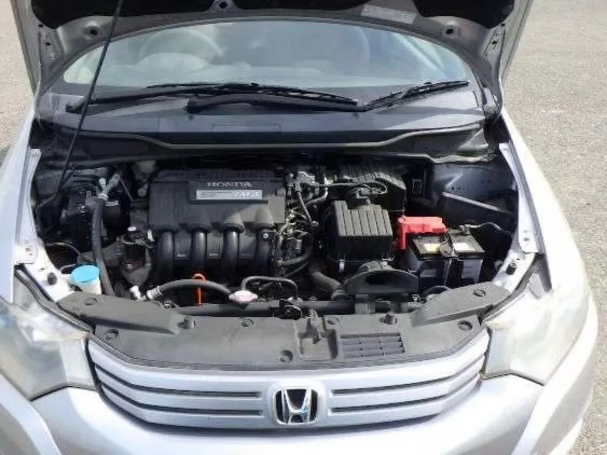 Honda Insight 2009 G package like new - Image 3