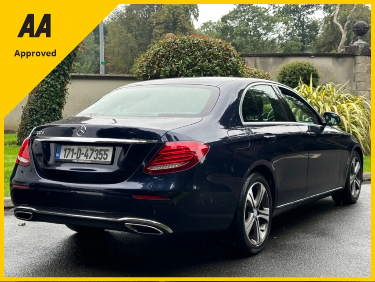 Mercedes-Benz E220 AVANTGARDE 2017 *LOW KLMS* - Image 4