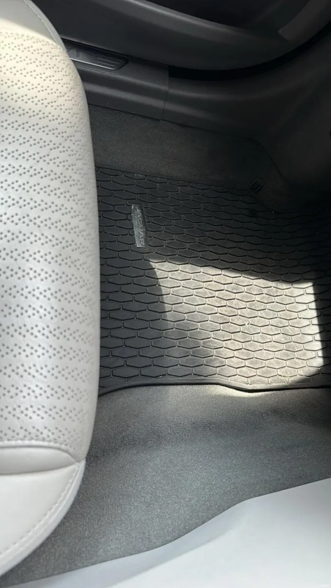 Jaguar XE 2015 - Image 2