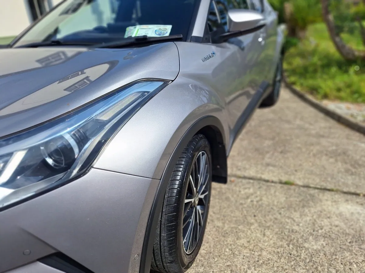 2017 Toyota C-HR 1.8 petrol hybrid automatic - Image 3