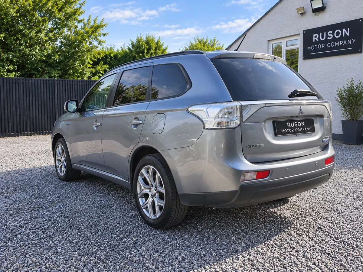 15 Mitsubishi Outlander PHEV 4WD Auto Full Leather - Image 6