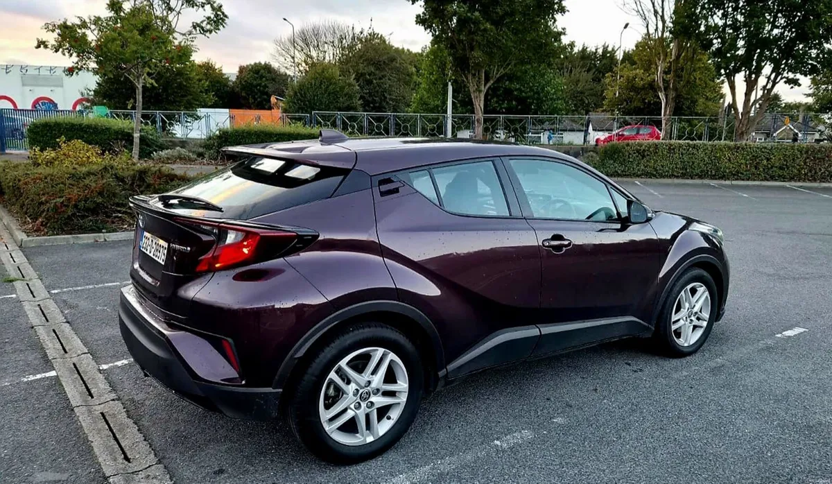 Toyota C-HR 2023 Hybrid 1.8 41,000 km - Image 5