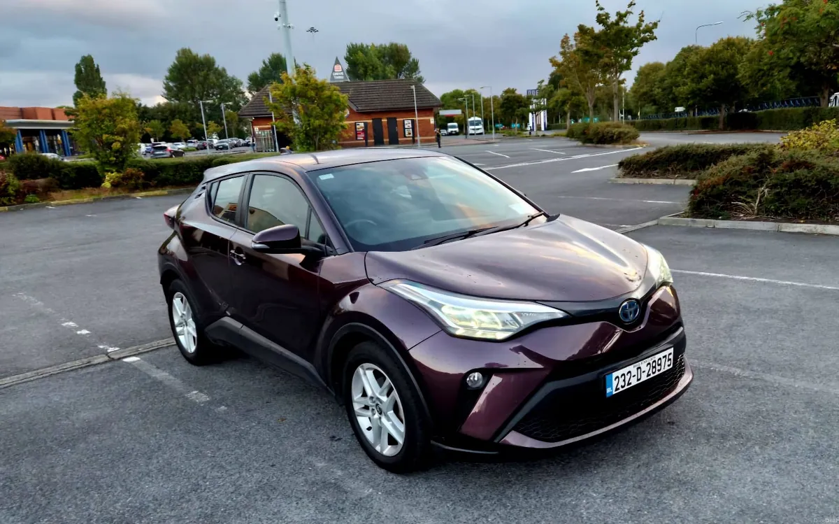 Toyota C-HR 2023 Hybrid 1.8 41,000 km - Image 1