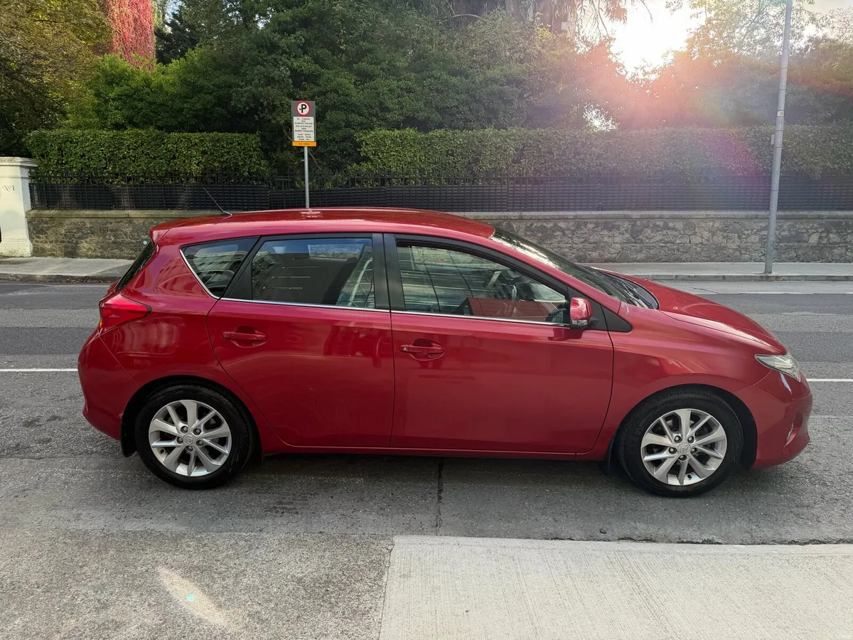 2013 Toyota Auris low mileage - Image 4