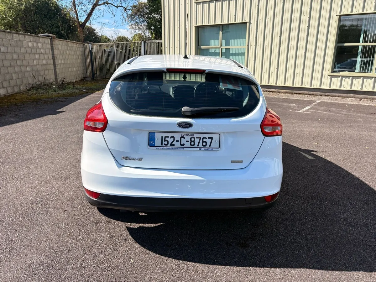 White ford focus 152 - Image 5