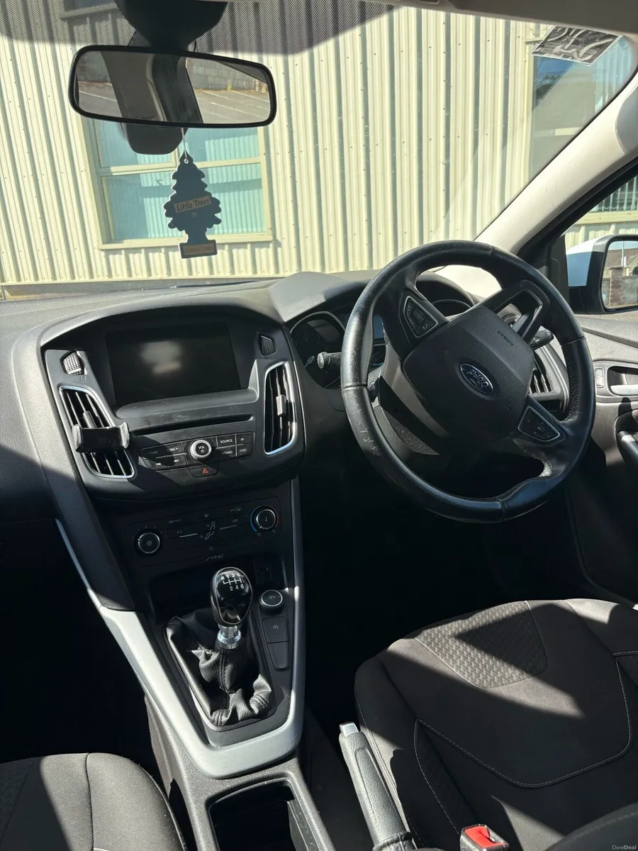 White ford focus 152 - Image 6