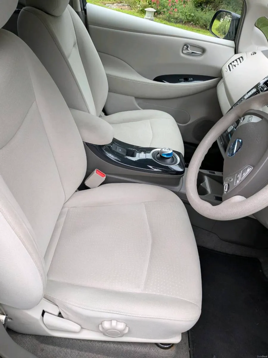 Nissan Leaf 2011 EV - Image 4