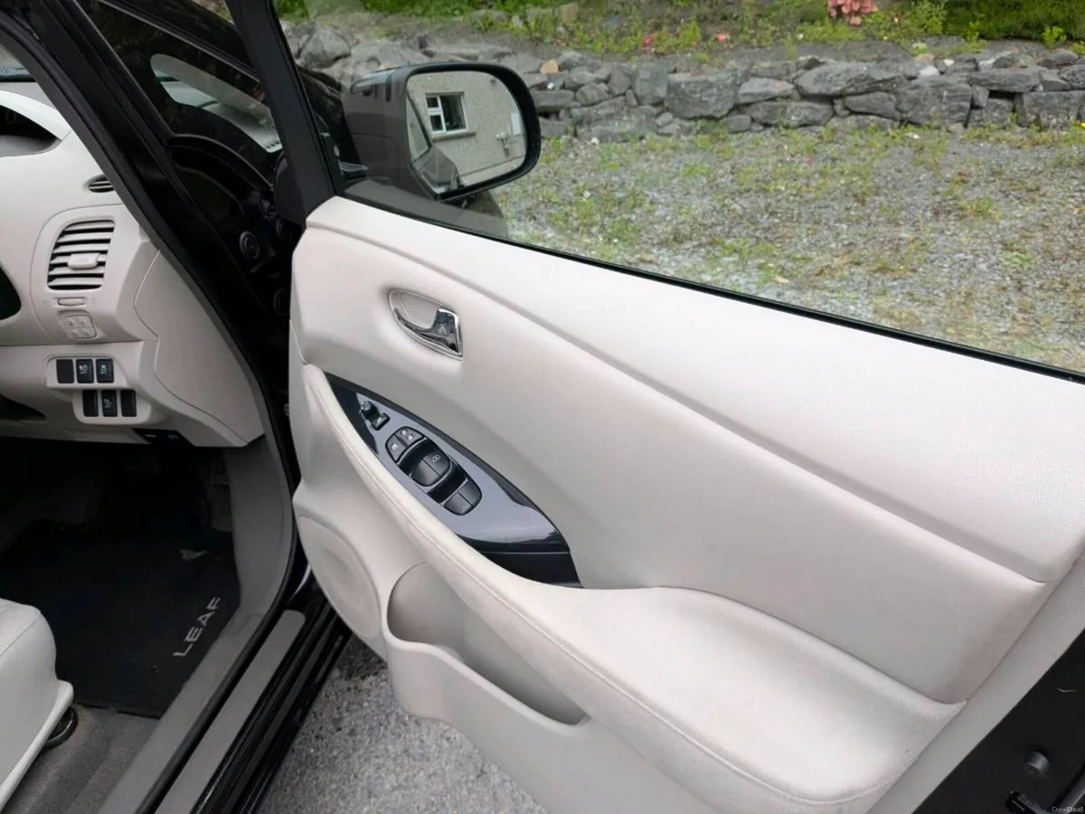 Nissan Leaf 2011 EV - Image 6