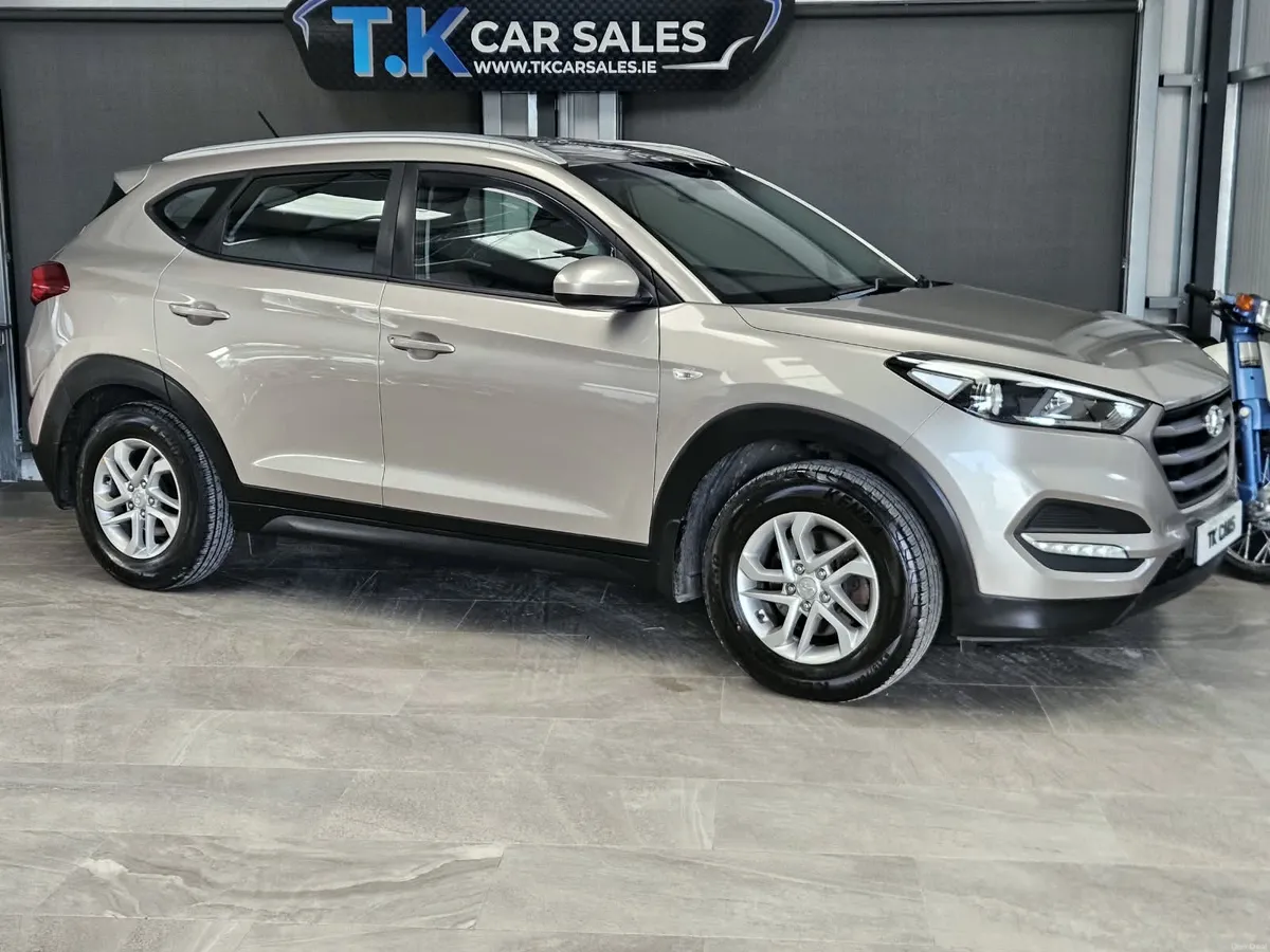 18 HYUNDAI TUCSON COMFORT 1 OWNER - Image 1