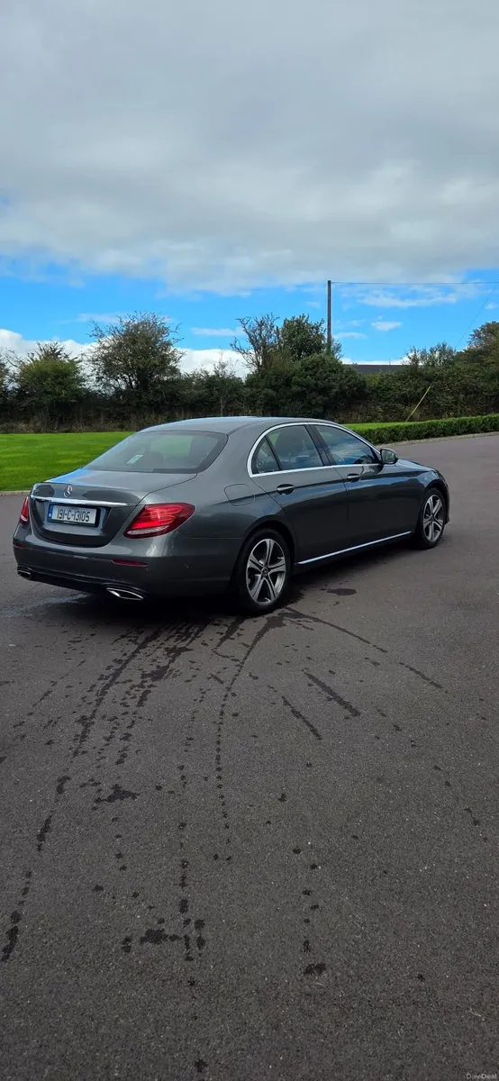 Mercedes-Benz E-Class 2019 E220d - Image 4