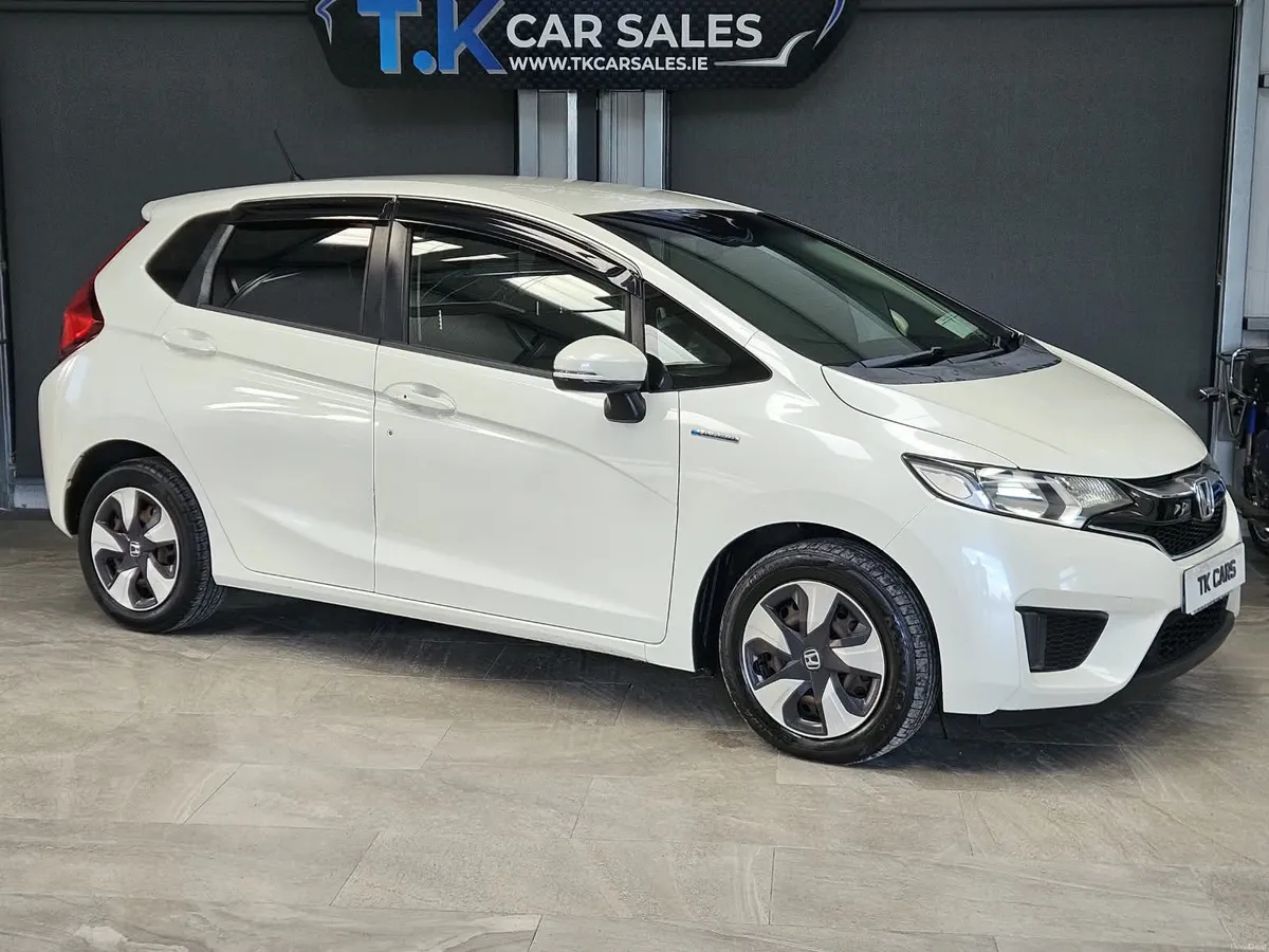16 HONDA FIT HYBRID - Image 1