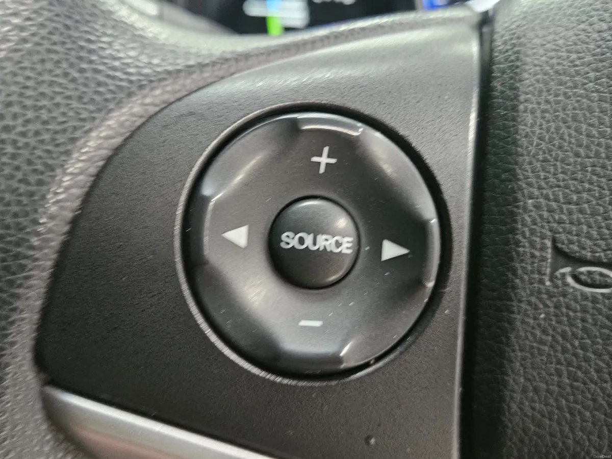 16 HONDA FIT HYBRID - Image 6