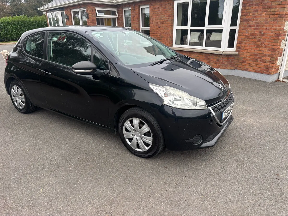 Peugeot 208 - Image 1