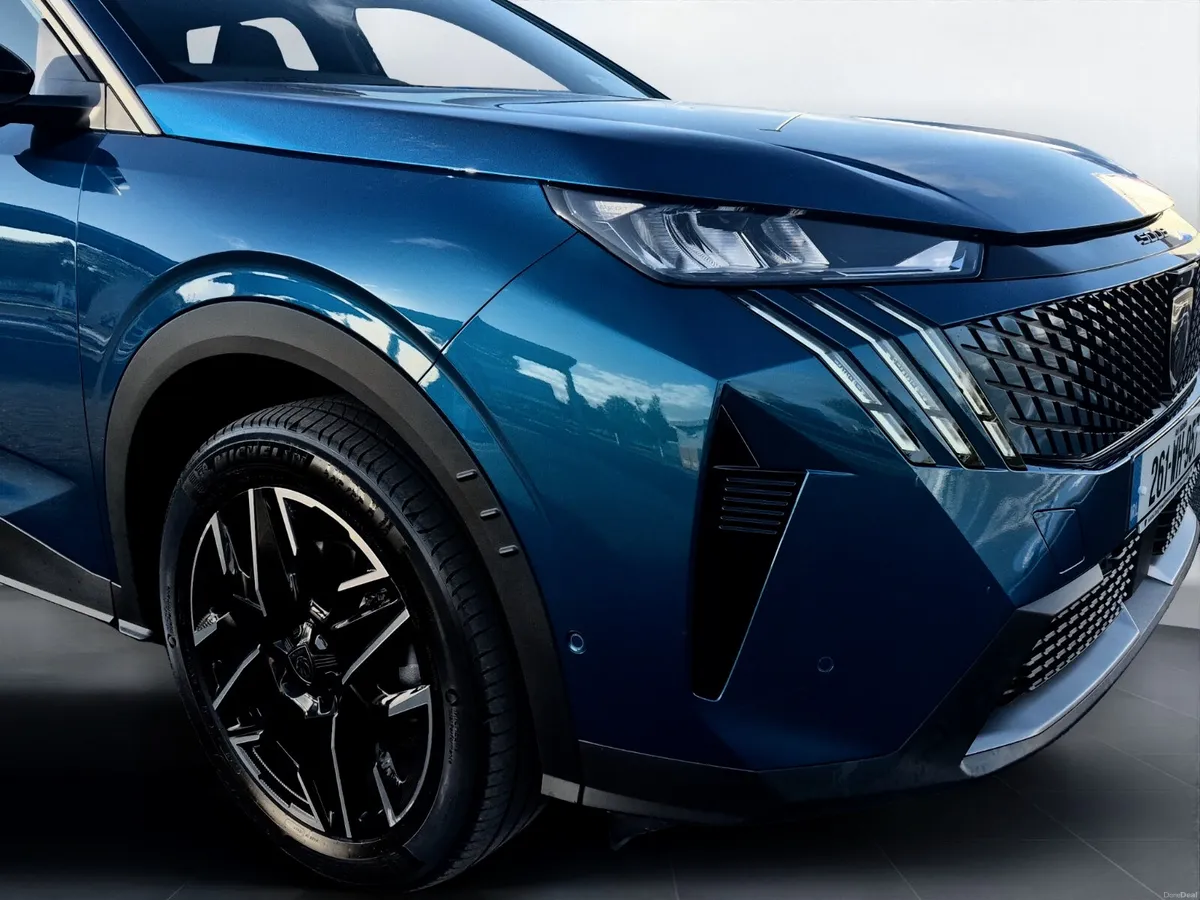 Peugeot 5008 Allure Hybrid - Image 3