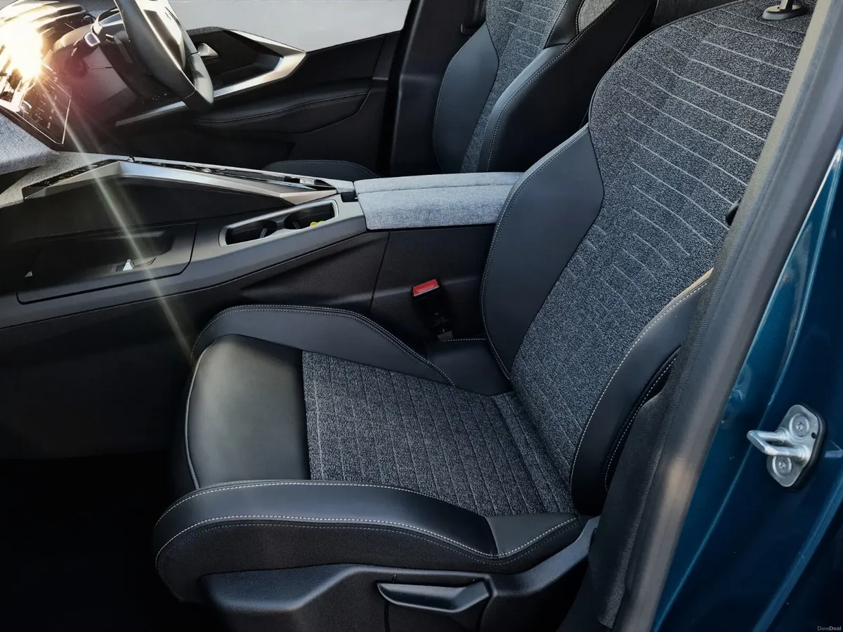 Peugeot 5008 Allure Hybrid - Image 4