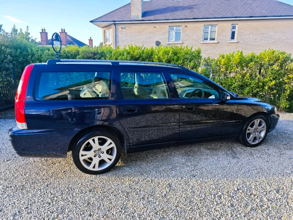 Volvo V70 2.0L Turbo New NCT til 08/27 - Image 6