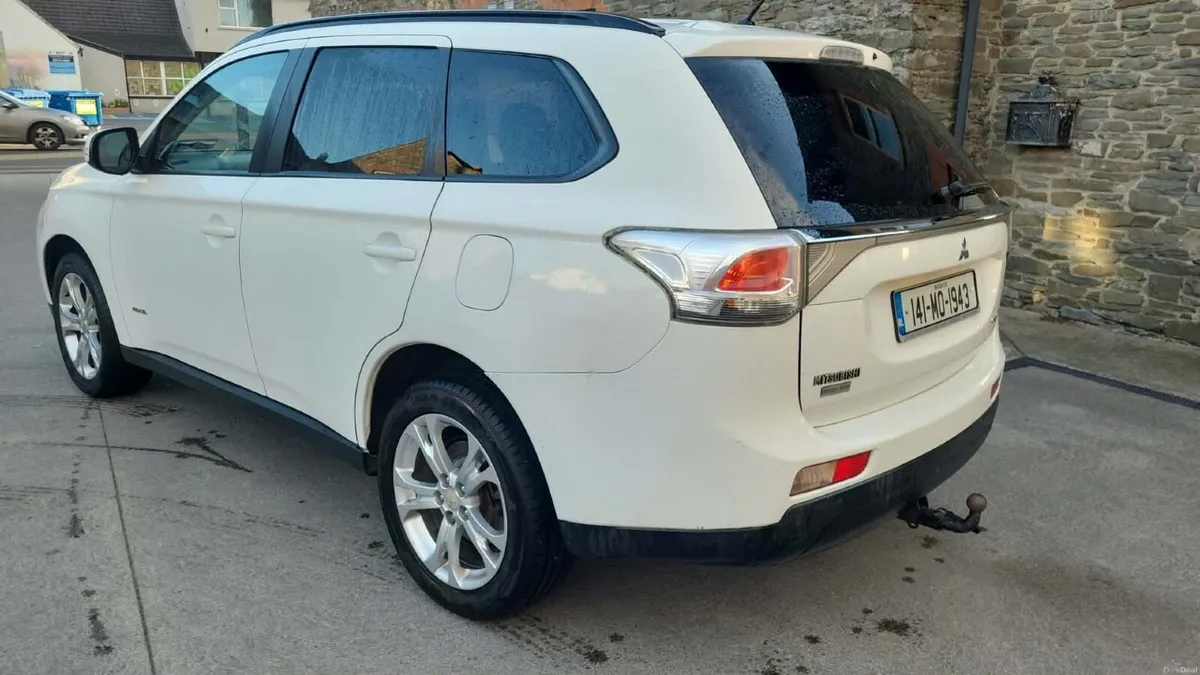 141 Mitsubishi Outlander 7 Seat 4WD Nct & Tax - Image 5