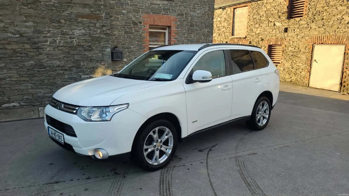 141 Mitsubishi Outlander 7 Seat 4WD Nct & Tax - Image 3