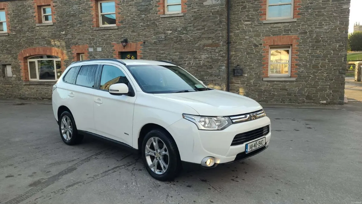 141 Mitsubishi Outlander 7 Seat 4WD Nct & Tax - Image 1
