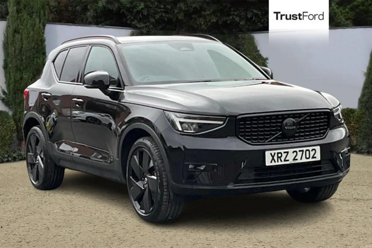 Volvo XC40 2.0 B4P Plus Black Edition 5dr Auto - Image 1