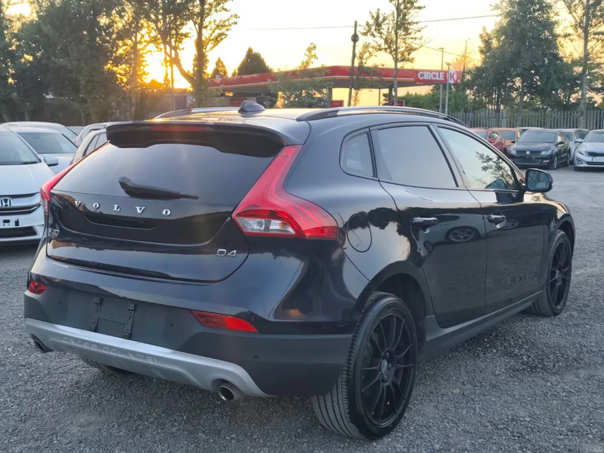 Volvo V40 2.0L Diesel D4 - Automatic - Low mileage - Image 6