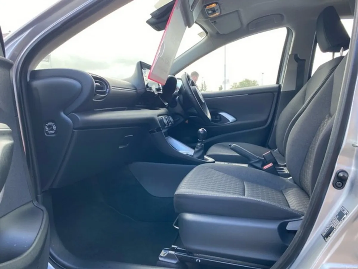 Toyota Yaris YARIS 1.5 LUNA - Image 6