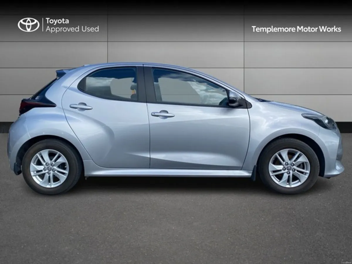 Toyota Yaris YARIS 1.5 LUNA - Image 3