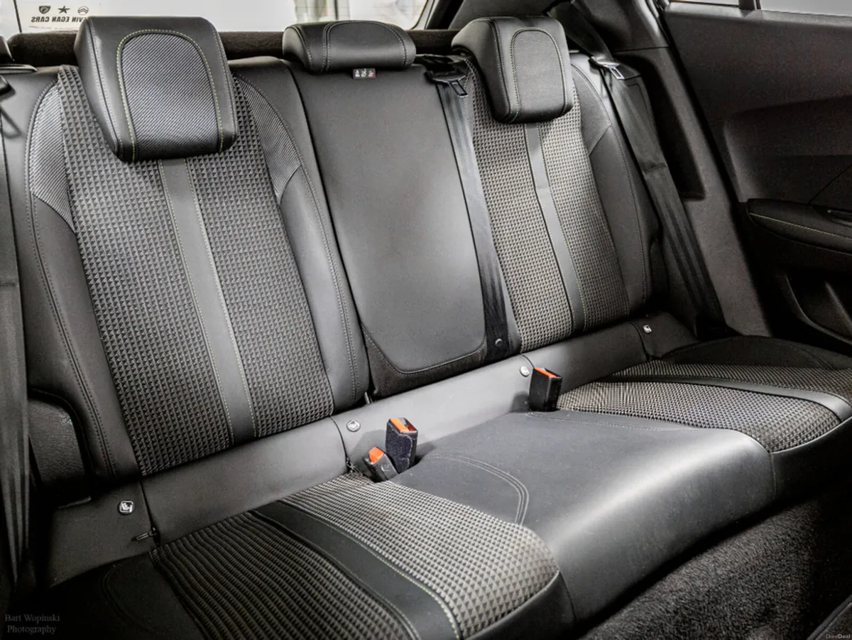 Peugeot 2008 E-GT 50kWh Auto 135HP - Image 4