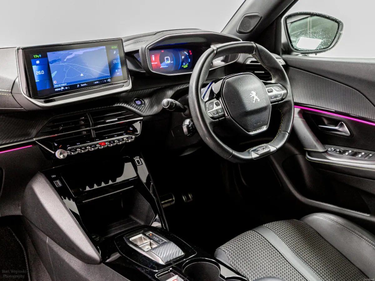 Peugeot 2008 E-GT 50kWh Auto 135HP - Image 6