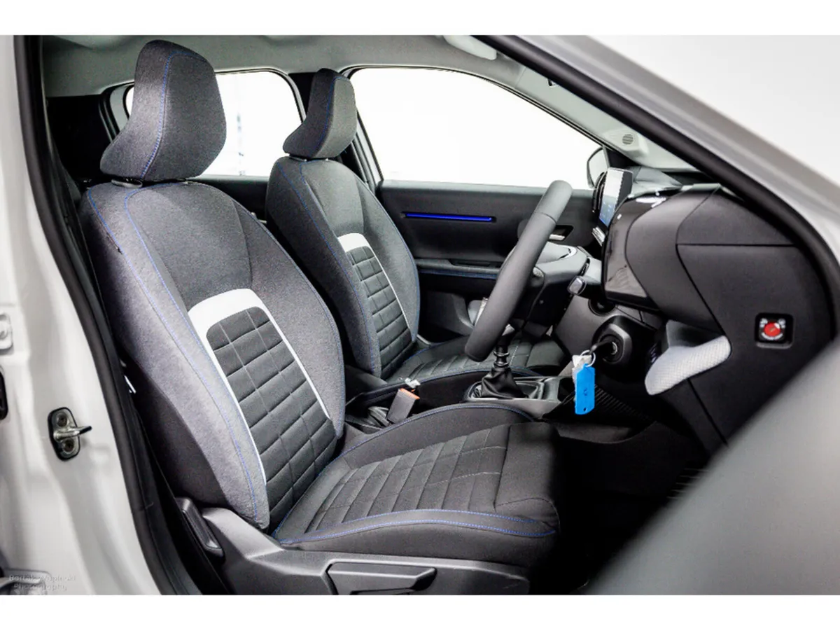 Citroen C3 Plus 1.2 Petrol 100HP - Image 3