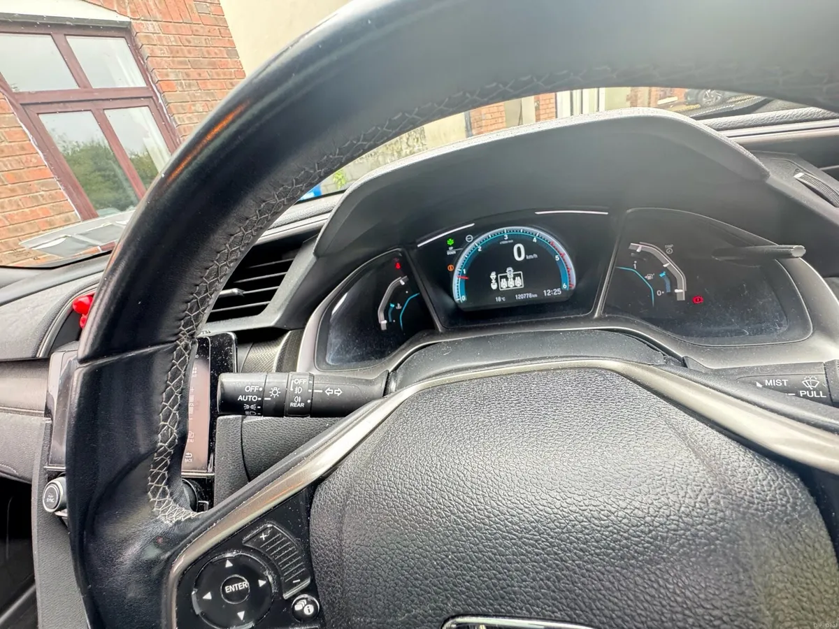 Civic 2018 low mileage - Image 4