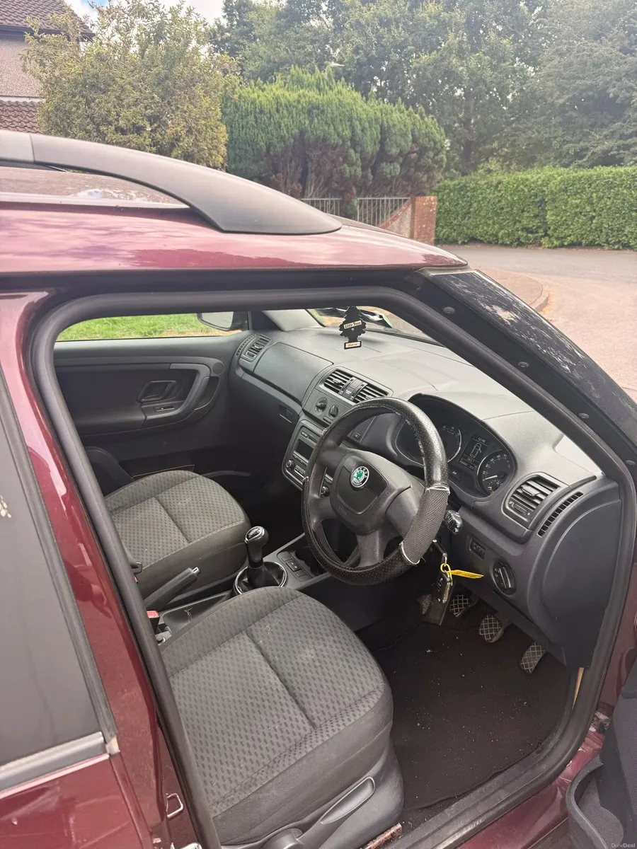 Skoda Fabia 1.2 petrol New NCT ! €2250 - Image 5