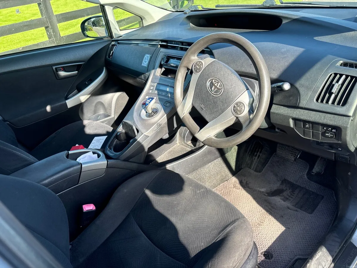Toyota Prius 2013 - Image 2