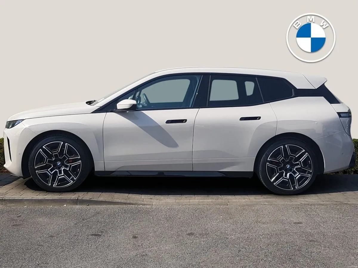 BMW iX xDrive45 M Sport - Image 3