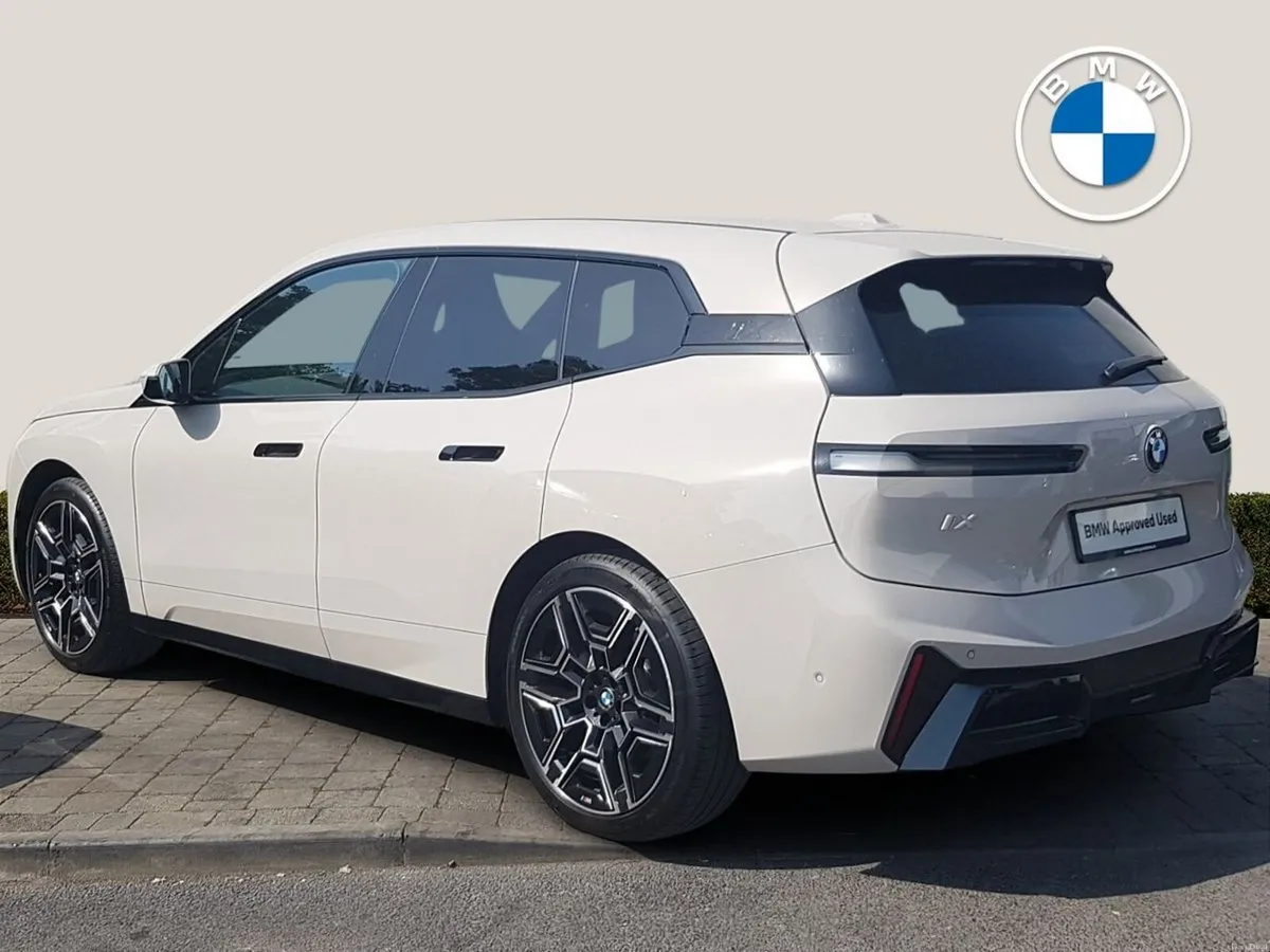 BMW iX xDrive45 M Sport - Image 2