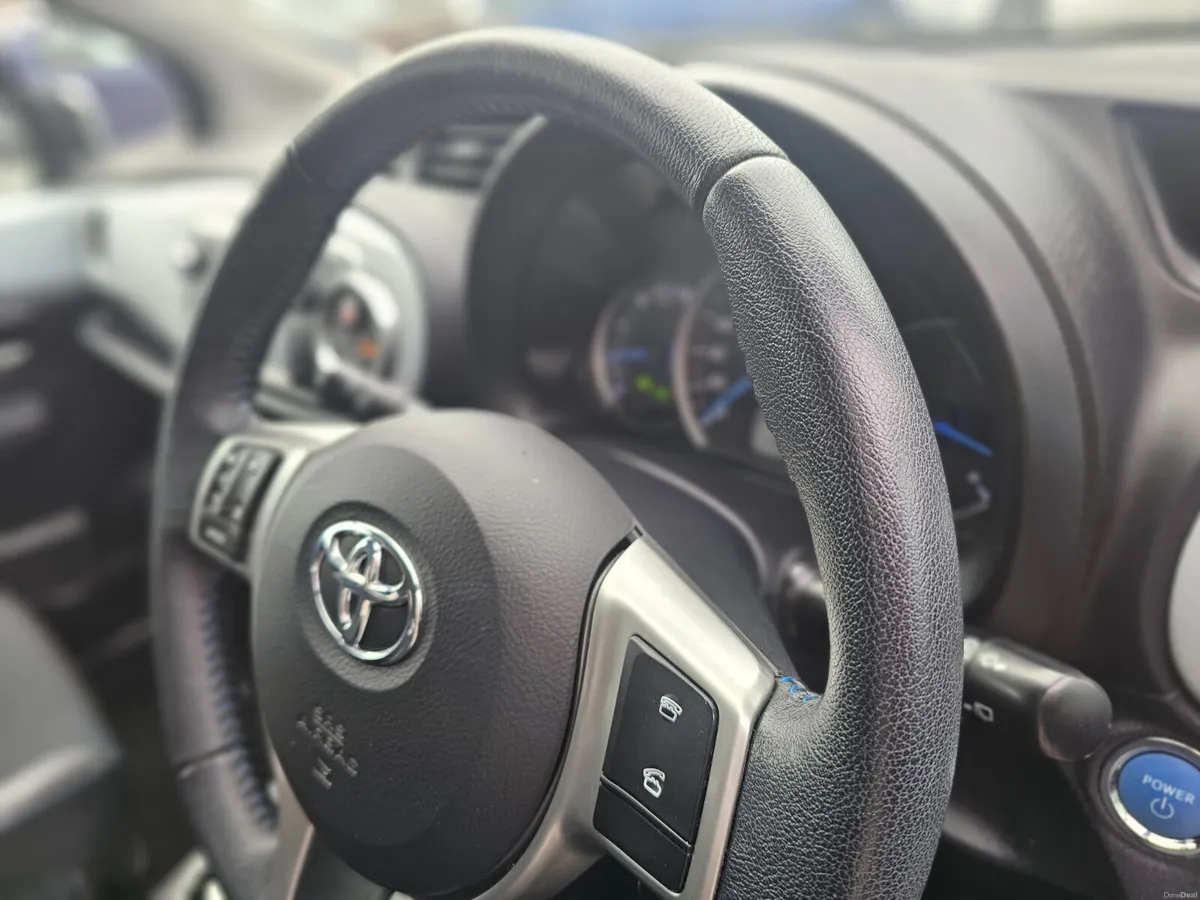 TOYOTA YARIS HYBRID LUXURY // 06/27 NCT - Image 5