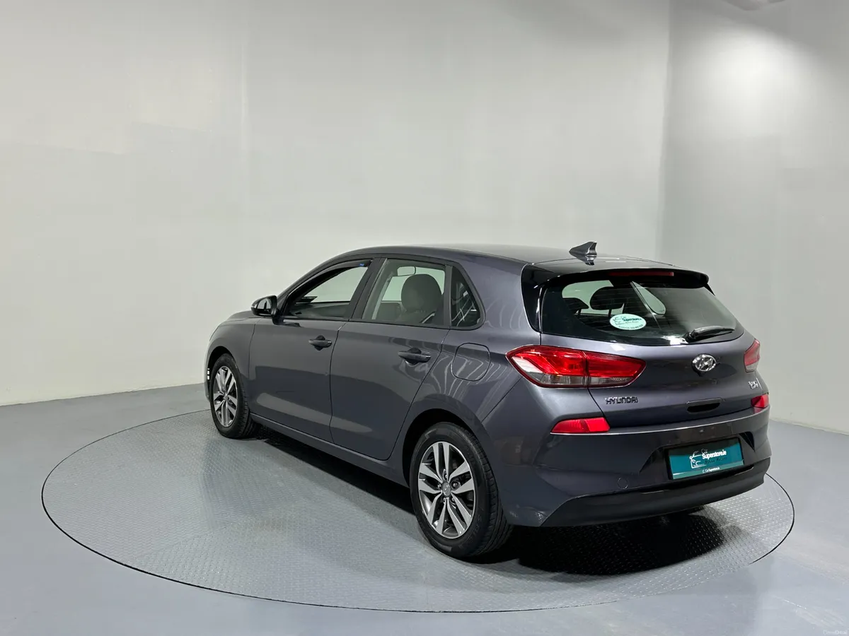 Hyundai i30 Automatic Deluxe 1.6 Crdi191 - Image 5