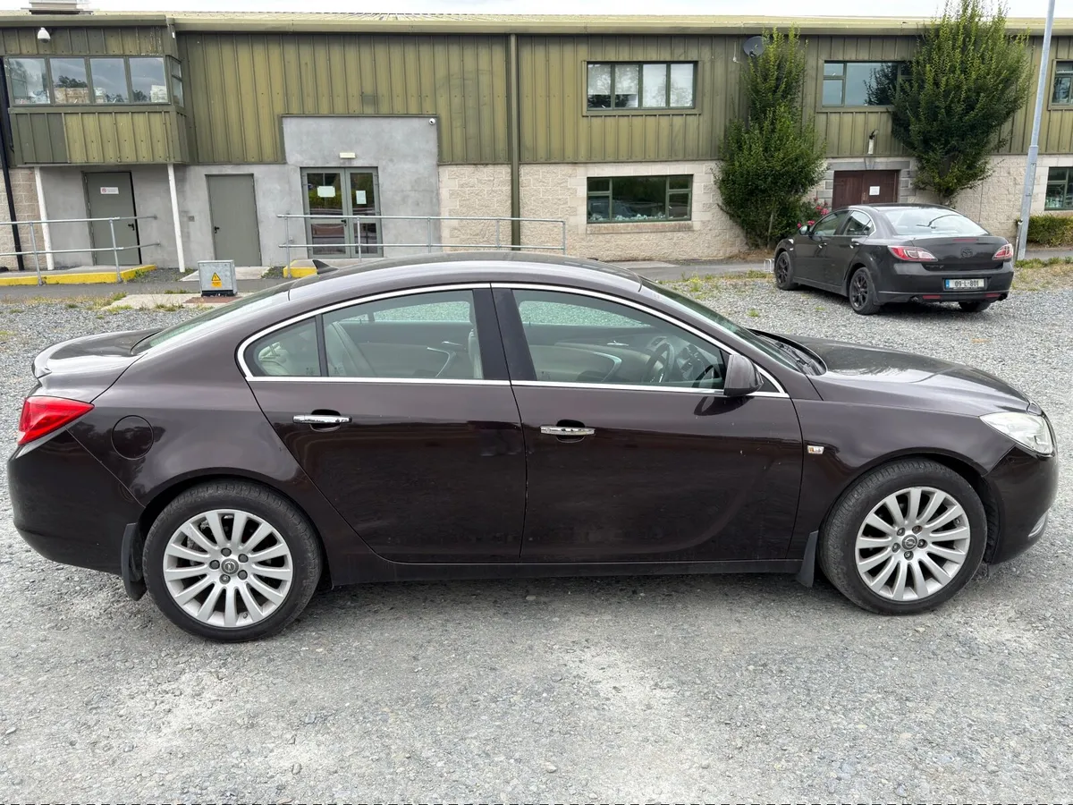 Opel Insignia 2011 Brown 2.0 CDTI Manual - Image 2