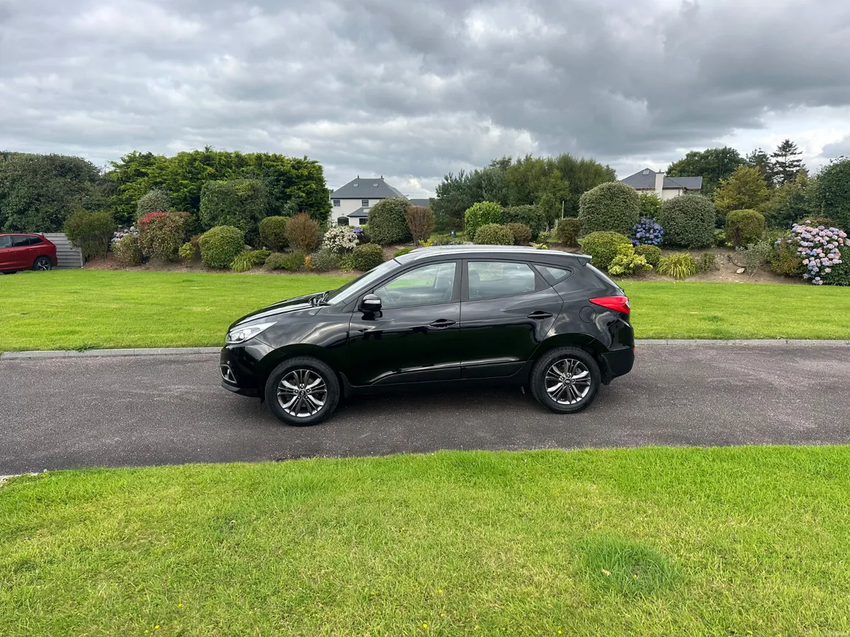 Hyundai ix35 Executive ( low kilometres) - Image 2