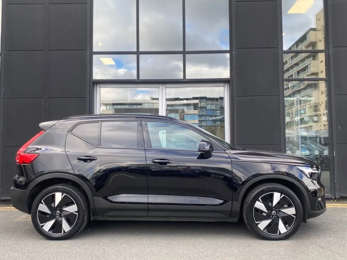 Volvo XC40 Dark Plus Recharge Auto EV - Image 4