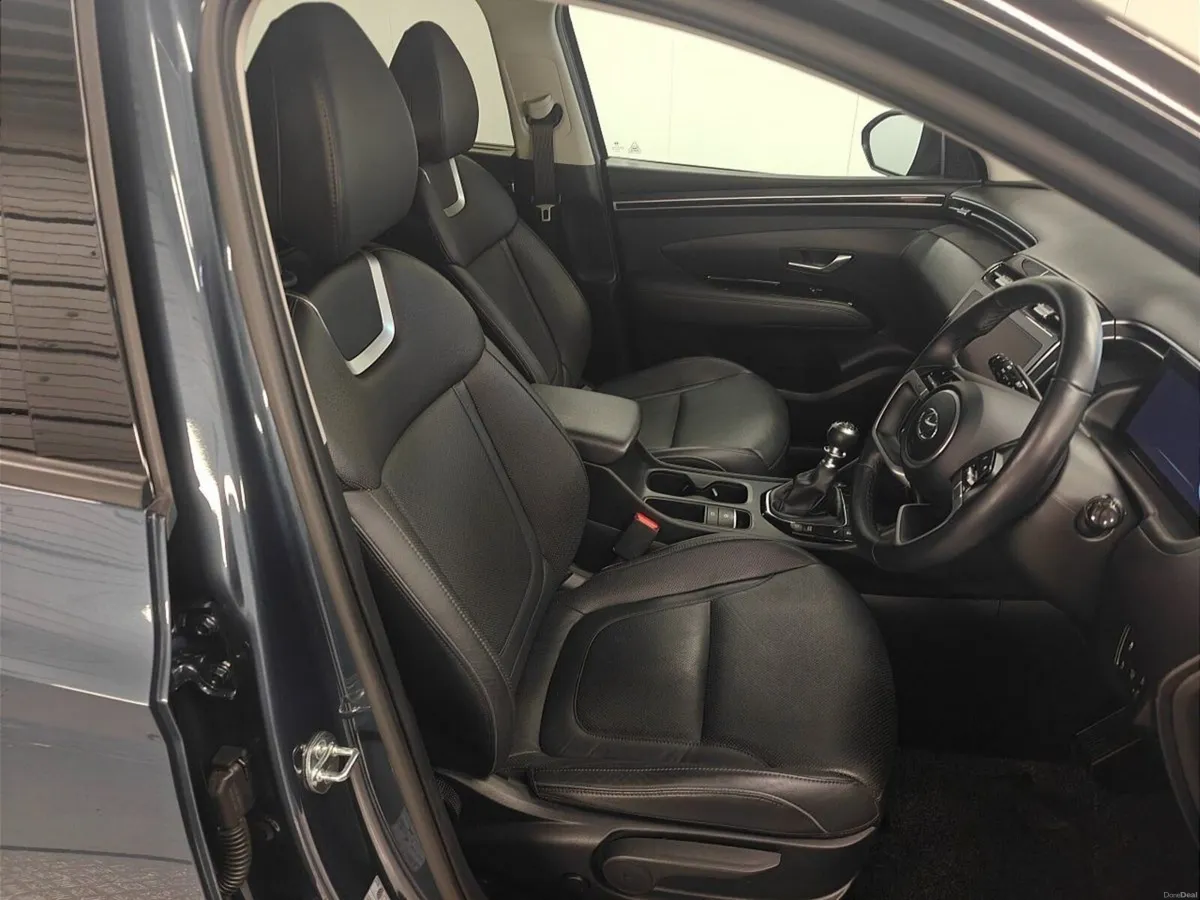 Hyundai Tucson 2WD Executive Plus w 2 Tone Roof Fr - Image 5